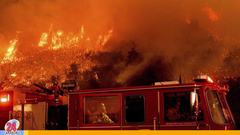 Incendio forestal en California obliga el desalojo de 6.300 residentes
