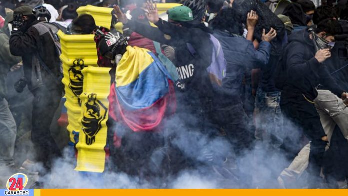 Protestas en Colombia cerró con cacerolazos, saqueos y actos vandálicos
