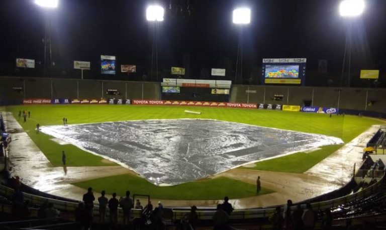 ¡Suspendido por lluvia! Magallanes y Caracas seguirán el domingo