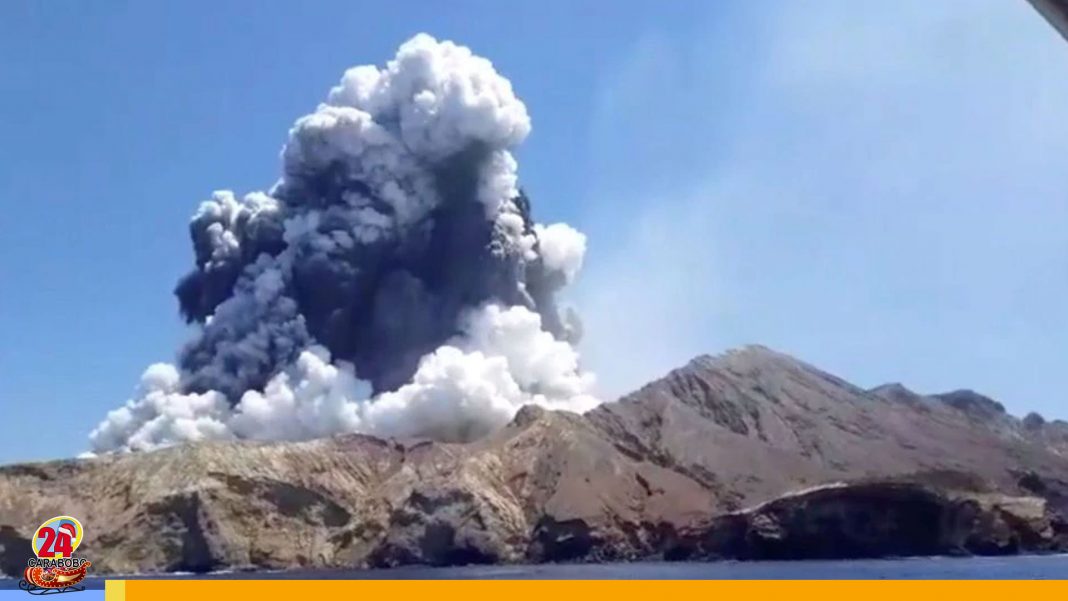 Erupción de volcán en Nueva Zelanda dejó al menos cinco muertos