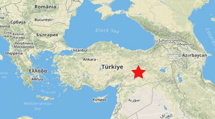 Fuerte sismo de magnitud 6.7 sacude Turquía
