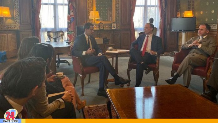 Guaidó en Reino Unido sostuvo reunión con el ministro Dominic Raab