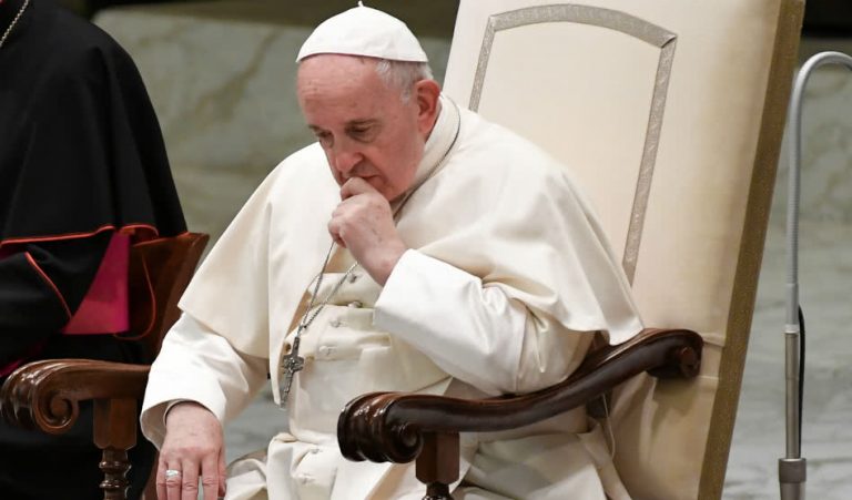 Secretaria del Papa Francisco estaba embarazada y fue hallada muerta
