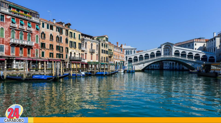 Canales de Venecia con aguas cristalinas y libre de contaminación