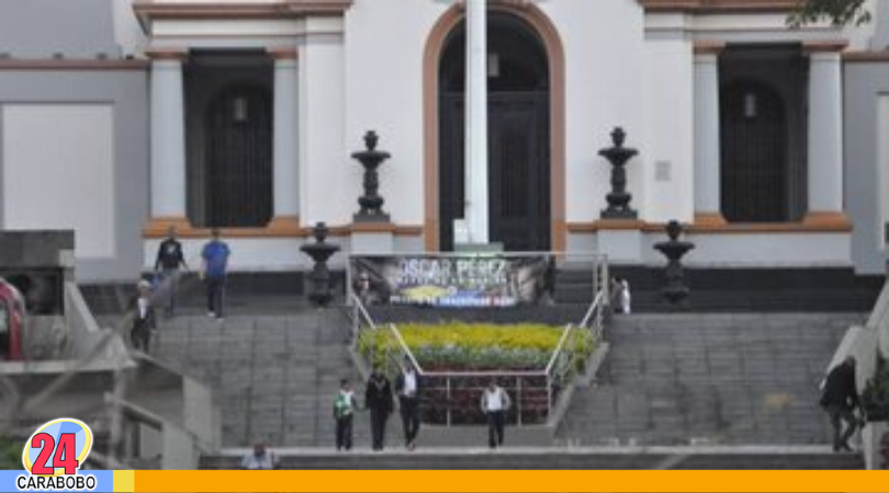 Pancartas de Óscar Pérez amanecieron en el Panteón Nacional