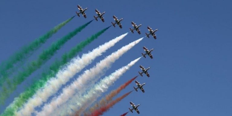 Fuerza Aérea de Italia da ánimo a su gente ante el coronavirus