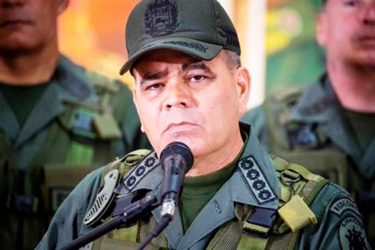 ¡Padrino López! Gobierno condena «acción terrorista» de Guaidó hace un año