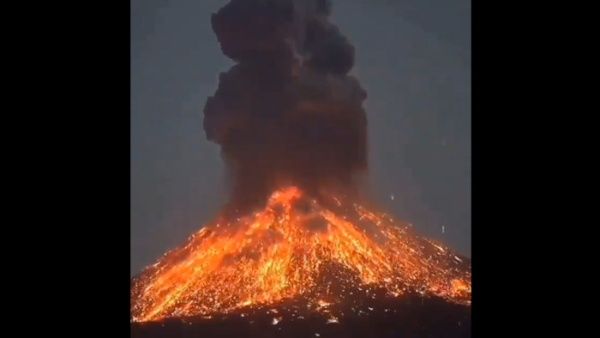 Volcán de Krakatoa en Indonesia hizo erupción, pero sin daños