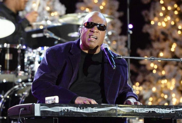 Stevie Wonder apagará sus 70 velitas entregado a las causas sociales