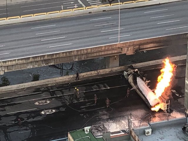 Cisterna de gas explota en la Autopista Francisco Fajardo en Bello Monte