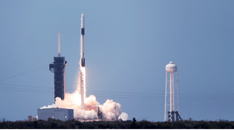 ¡Histórico! Despega con éxito primera nave tripulada de SpaceX y la NASA