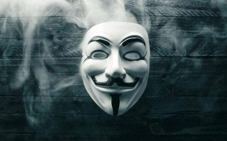 Piratas informáticos y charlatanes revitalizan la marca «Anonymous» en medio de protestas