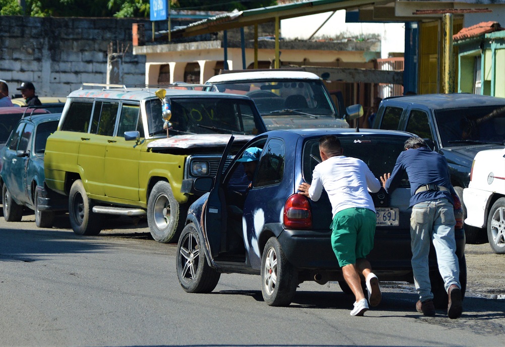 Gasolina en el Central Tacarigua - Gasolina en el Central Tacarigua