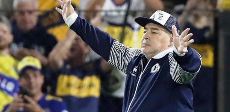 Maradona seguirá al frente de Gimnasia y Esgrima hasta 2021 (+ vídeo)