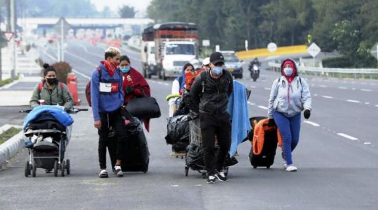 Detenidos migrantes cubanos y venezolanos en México