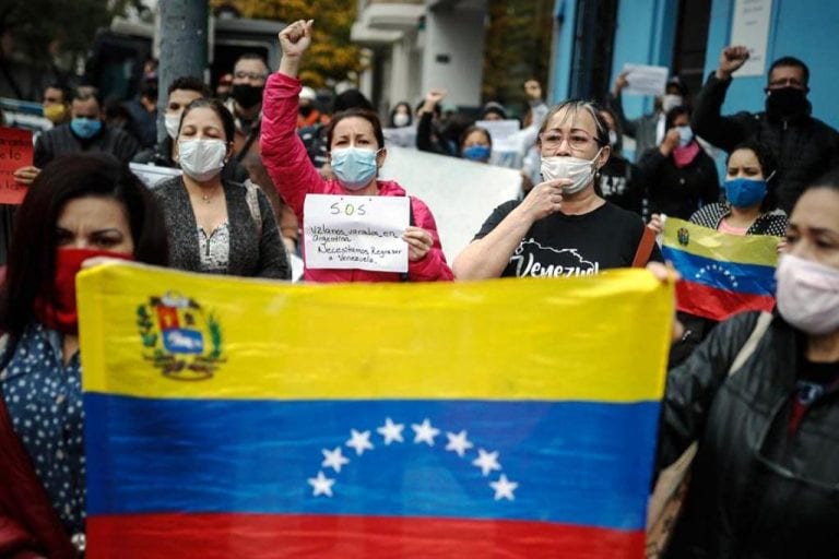 Venezolanos varados en Argentina reclaman vuelo para regresar a casa