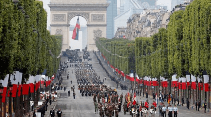 tradicional desfile militar en Francia