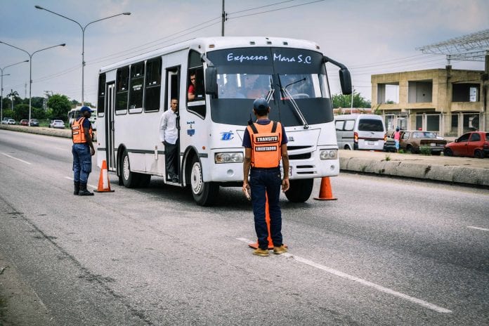 desinfección del transporte colectivo en Libertador
