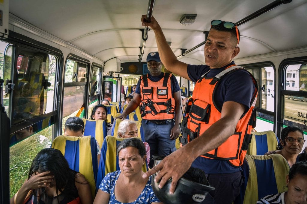 desinfección del transporte colectivo en Libertador