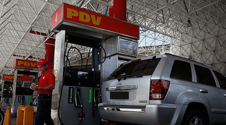 Colas en la espera de gasolina regresan en Carabobo y todo el país