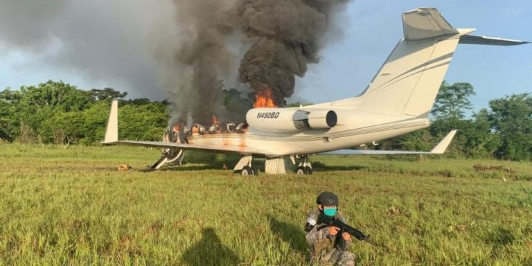Colombia y Guatemala neutralizaron aeronave con toneladas de cocaína