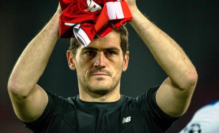 ¡Lo ganó todo! Portero español Iker Casillas dice adiós al campo
