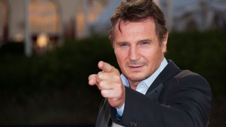 Liam Neeson el actor del cine acción en la cuarentena