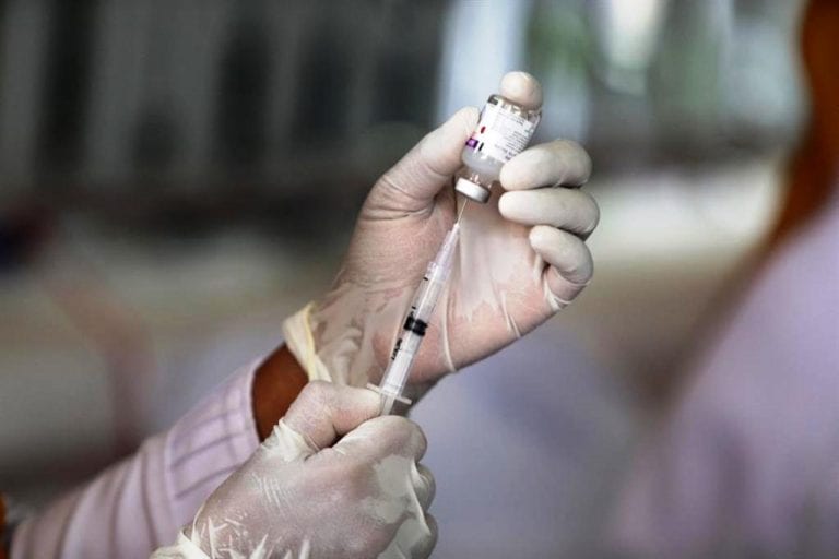 OMS: 172 países se comprometen con plan de vacunas global contra COVID-19