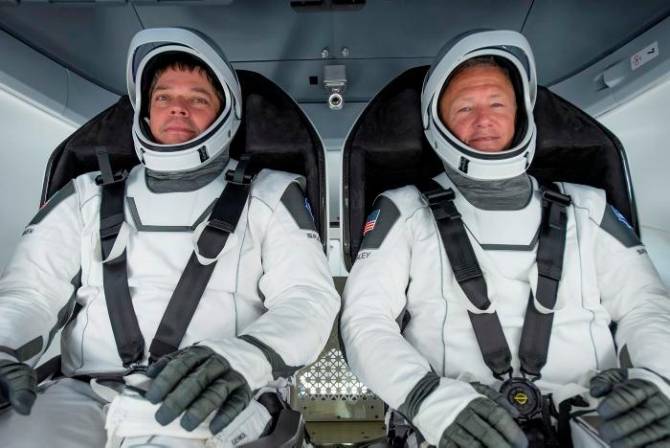 Tripulación de SpaceX regresa a Tierra tras misión histórica