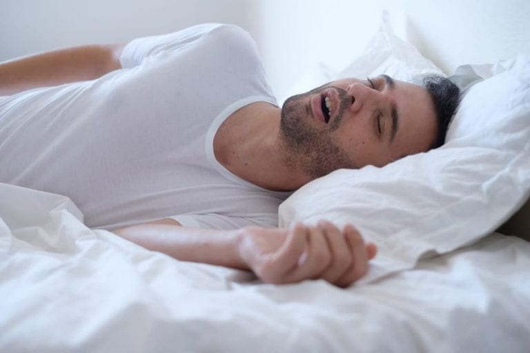 ¿Qué es la apnea de sueño y a qué se debe este trastorno?
