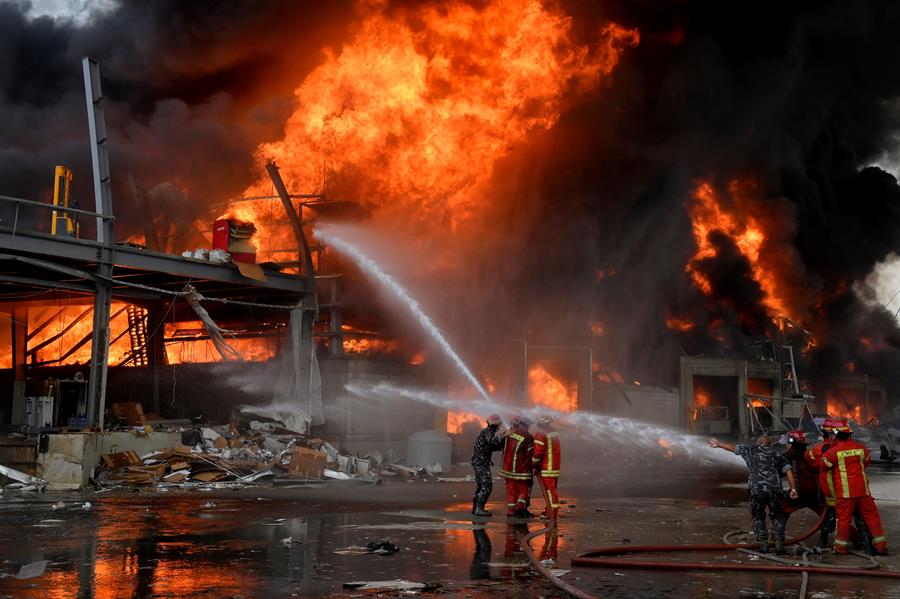 Incendio en puerto de Beirut