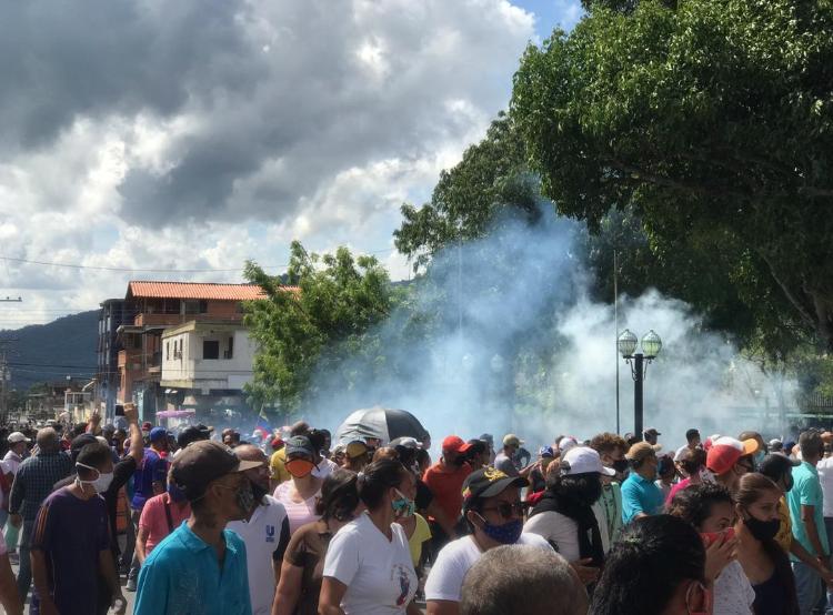 Funcionarios policiales dispersaron protesta en Chivacoa, Yaracuy