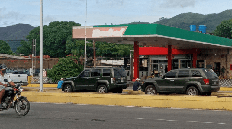 Estación de servicio Santa Ana surtirá gasolina por orden de llegada