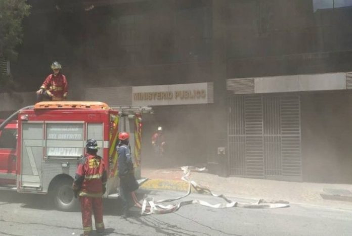 Se registró incendio en sede del Ministerio Público en La Candelaria