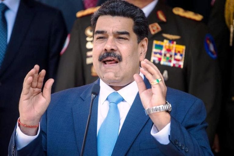 Maduro sustituye a ocho ministros que van a elecciones de AN