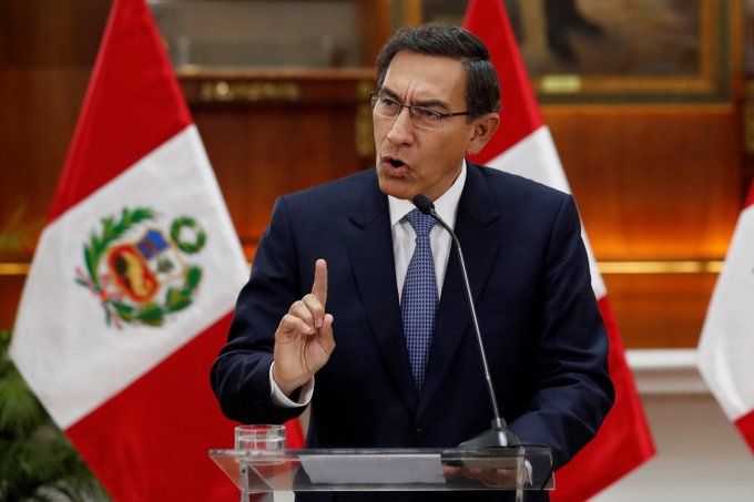 Presidente Martín Vizcarra llegó al Congreso peruano a declarar