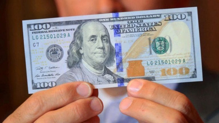 Hay que tener cuidado con los dólares falsos en Venezuela