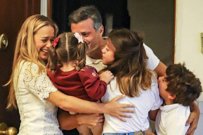 Leopoldo López llegó a Madrid y se reencuentra con su familia