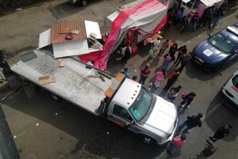 Grúa en México se le desprende al camión y mira lo que pasó (VÍDEO)