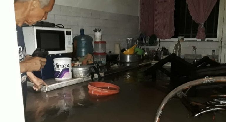 Inundaciones en  Maracay luego de fuertes lluvias en la noche