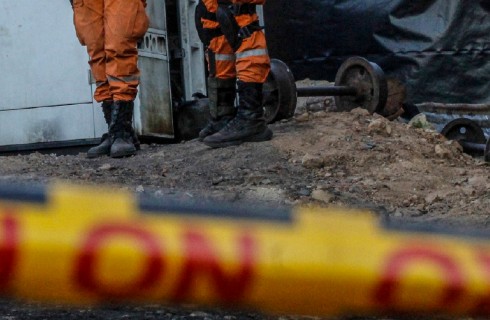 Rescatan a 14 mineros atrapados por derrumbe en Bolívar, Colombia