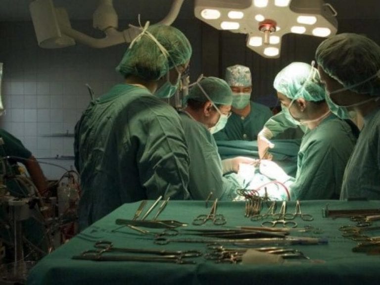 Condenan a cuatro médicos por tráfico de órganos 