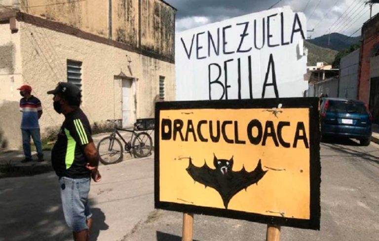 Vecinos en barrio La Luz protestan por las “dracucloacas”