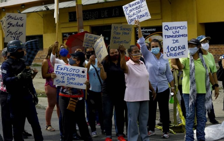 Habitantes de El Viñedo protestaron por falta de transformador