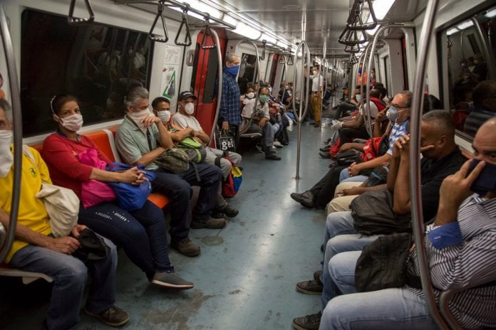 Metro de Caracas redujo asientos