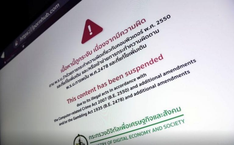 Se arman protestas en Tailandia tras prohibición de páginas pornográficas
