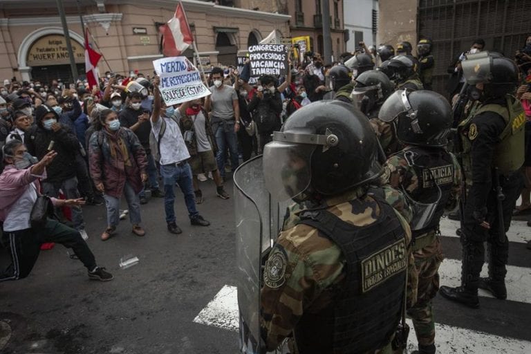 Protestas en Perú dejan al menos 30 detenidos y varios heridos