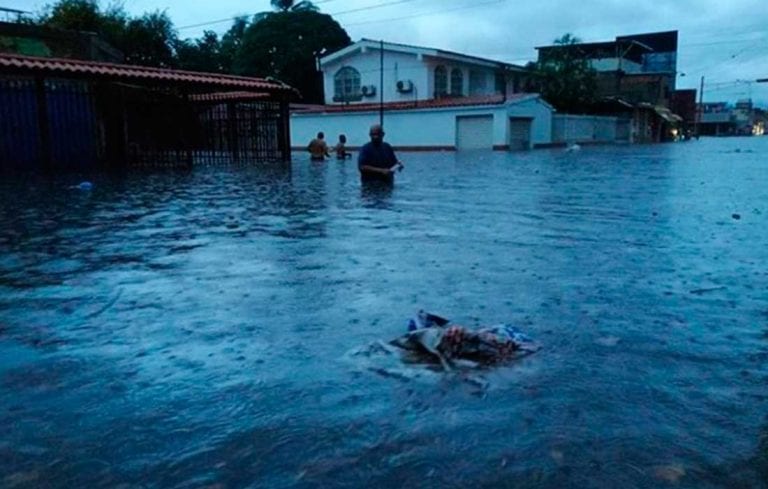 Hospital de Barquisimeto anegado tras fuertes lluvias