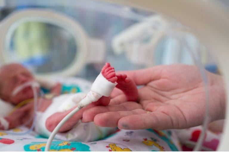 Con 22 semanas de nacido, el “Bebé milagro” ya está en su casa