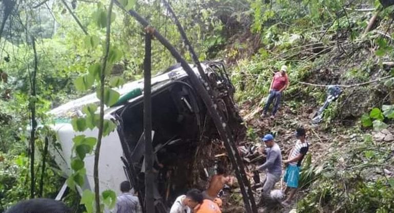 Colombia: bus cayó a un precipicio y dejó cuatro muertos